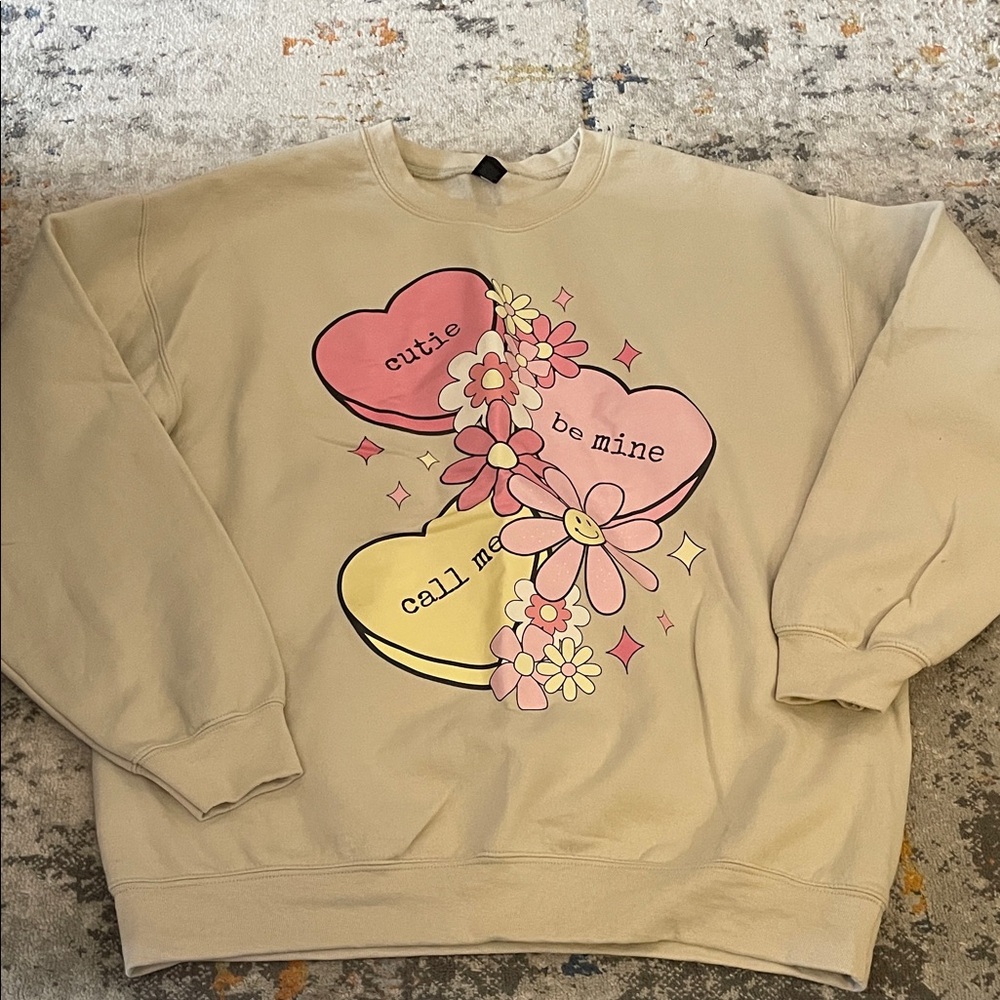 Gildan Women's Cream Sweater with Heart and Flower Design
